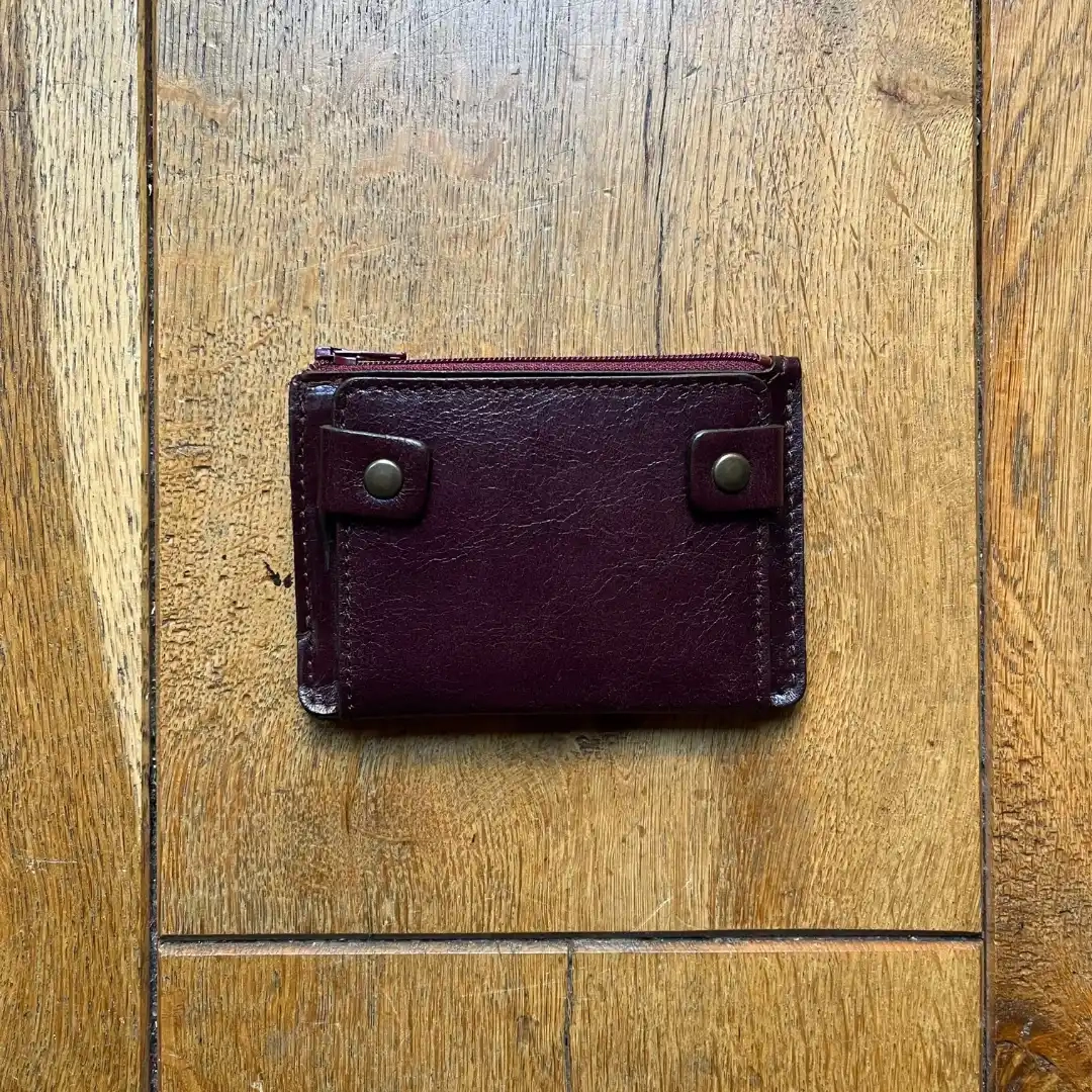 Portefeuille masculin, ultra plat, conçu pour se glisser facilement dans les poches de pantalon