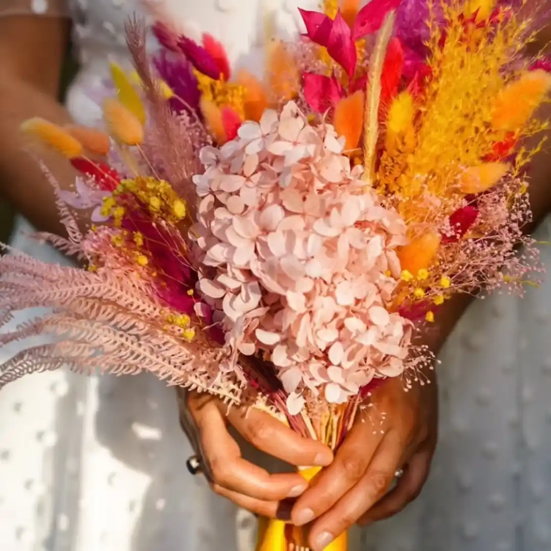 Votre bouquet de mariée sur-mesure avec vos couleurs !
Comptez deux à trois jours supplémentaires pour la réalisation de votre commande sur-mesure.
À partir de 85,00 €