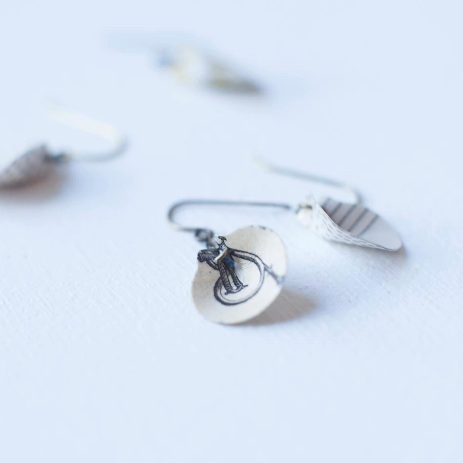 Boucles d'oreilles papier illustrations des dictionnaires anciens