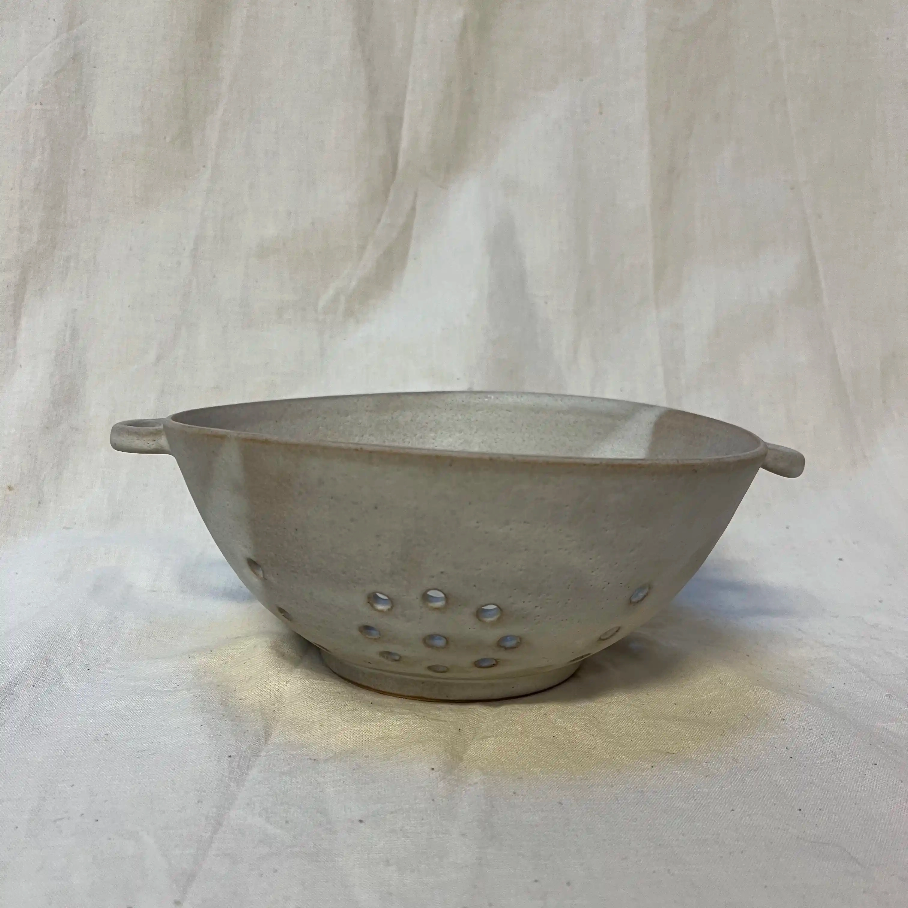 Passoire pour fruits, en grès