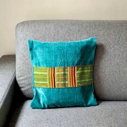 Coussin Bassam – velours bleu turquoise touareg