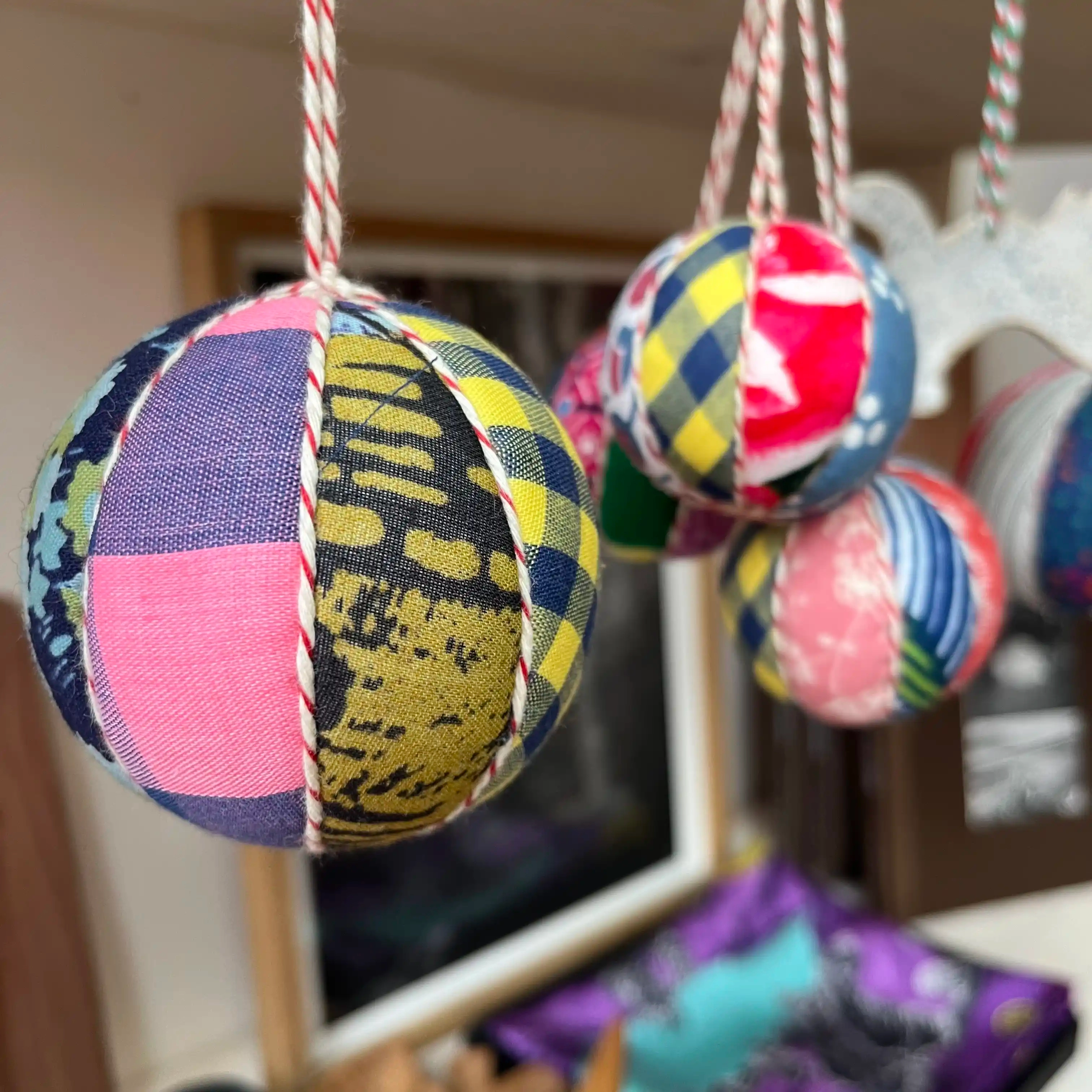 Boules patchwork par Julie Miel