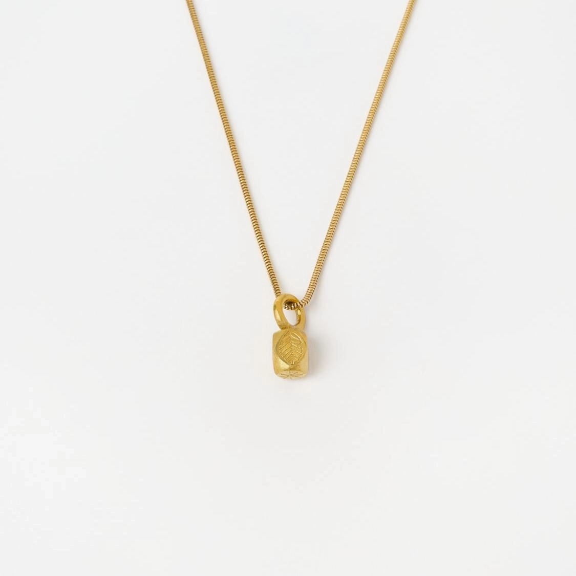 Collier pendentif bourgeon