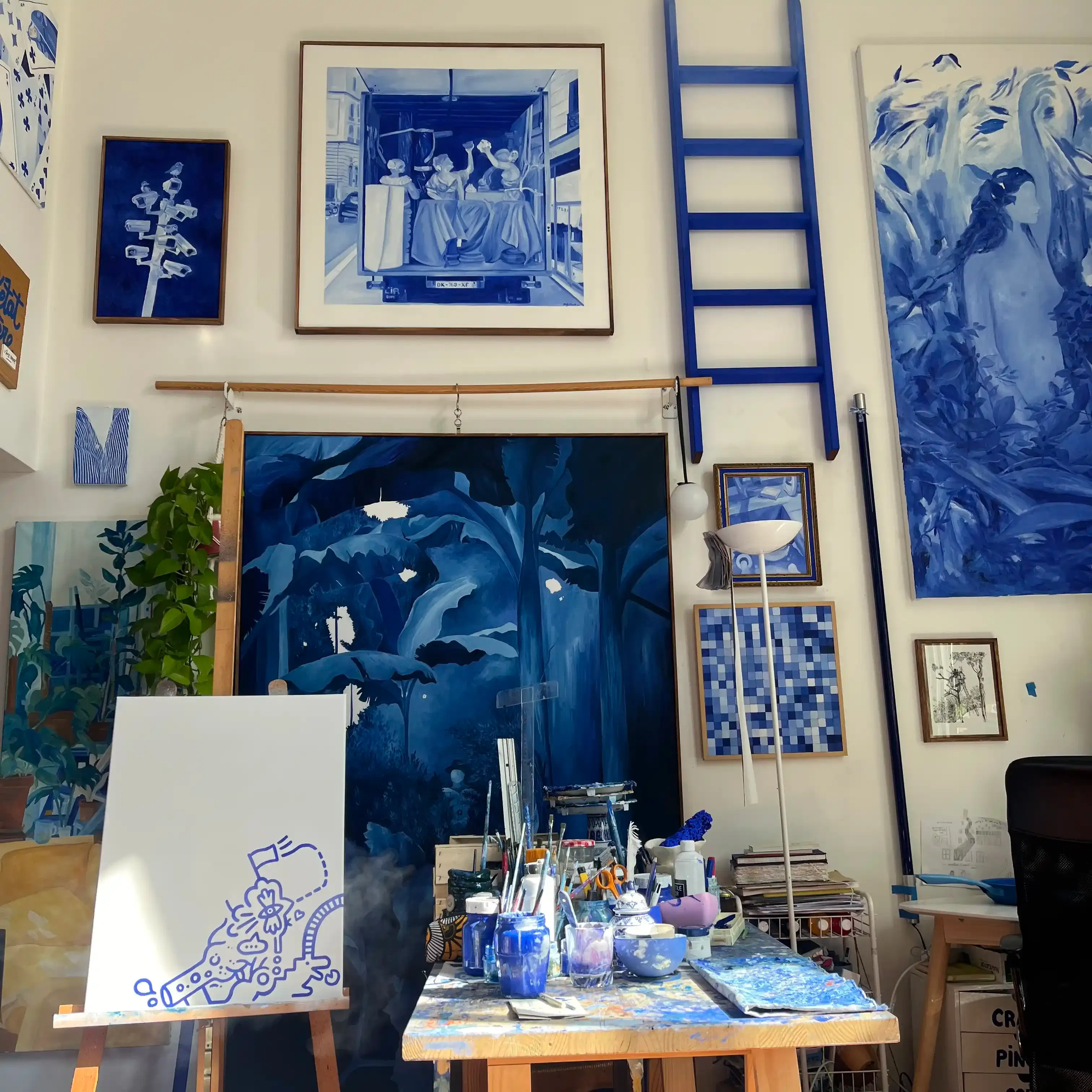 Passes une journée dans l’atelier d’HortyFleur et transforme un de tes meubles en petite merveille. Au programme, bricolage en tous genres.
Viens avec ta chaise, ton secrétaire, ou simplement une étagère et transforme là en véritable œuvre artistique !