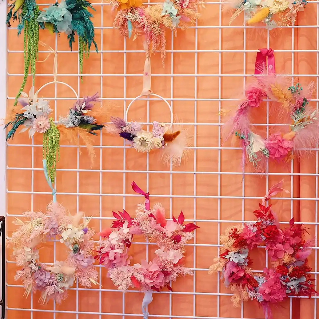 Votre couronne de fleurs murale sur-mesure avec vos couleurs !
Comptez deux à trois jours supplémentaires pour la réalisation de votre commande sur-mesure.
À partir de 59,00 €