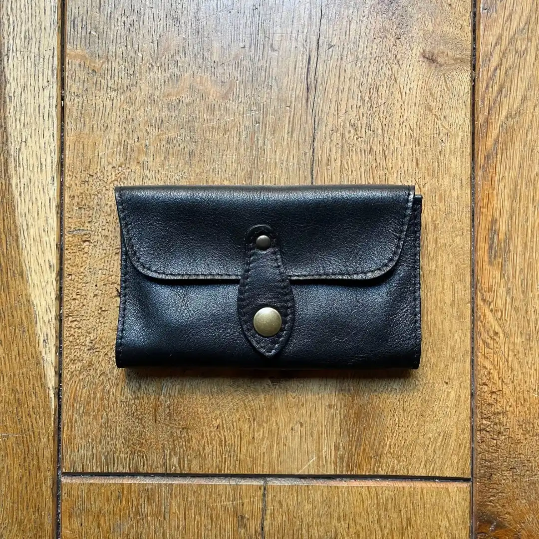 Blague à tabac en cuir de vachette souple, avec un tannage végétal