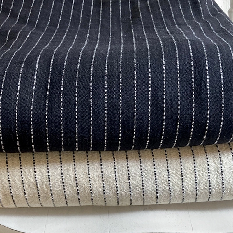 Couvre lit en coton tissé main.
Dimensions : 260x270cm
Couleurs : Blanc, Noir