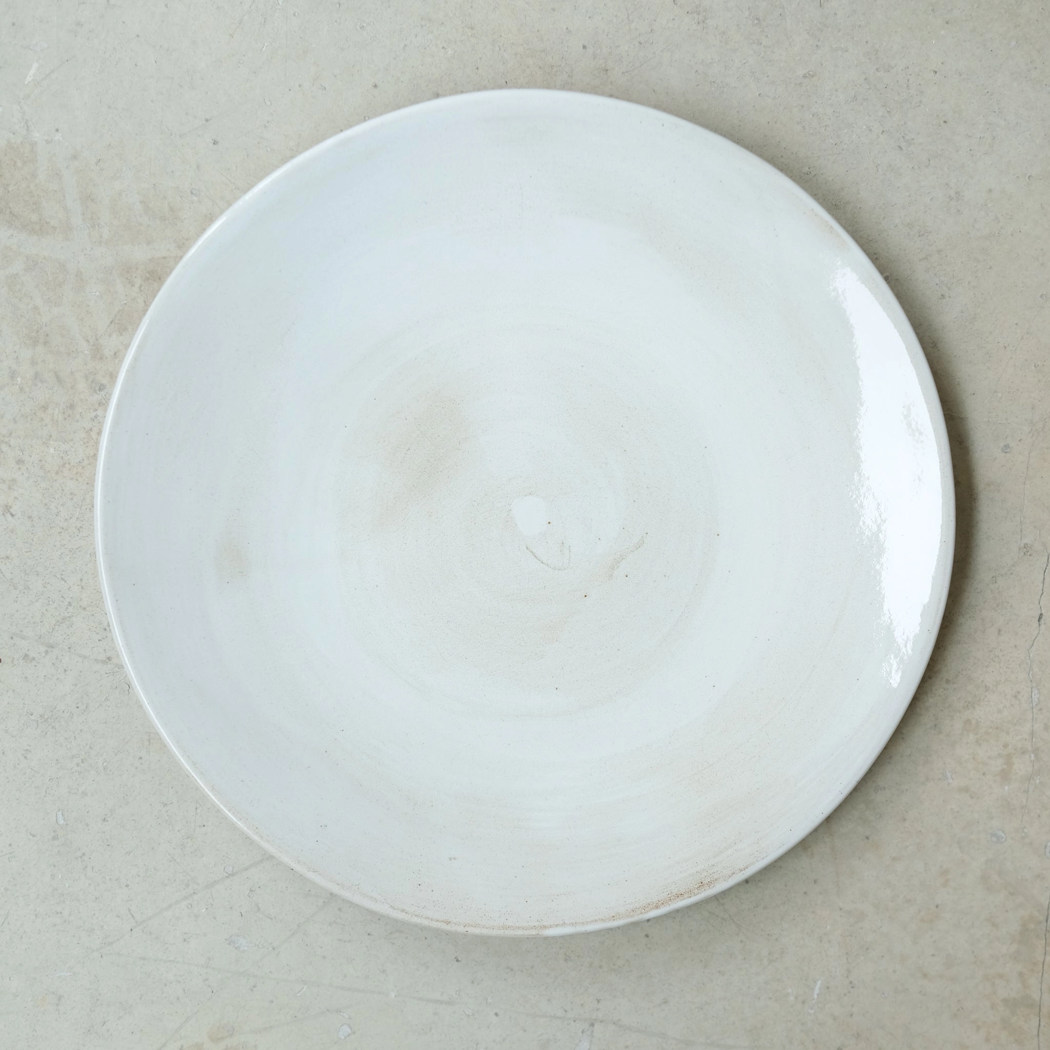 Assiette en grès D 25cm - blanc beige brillant