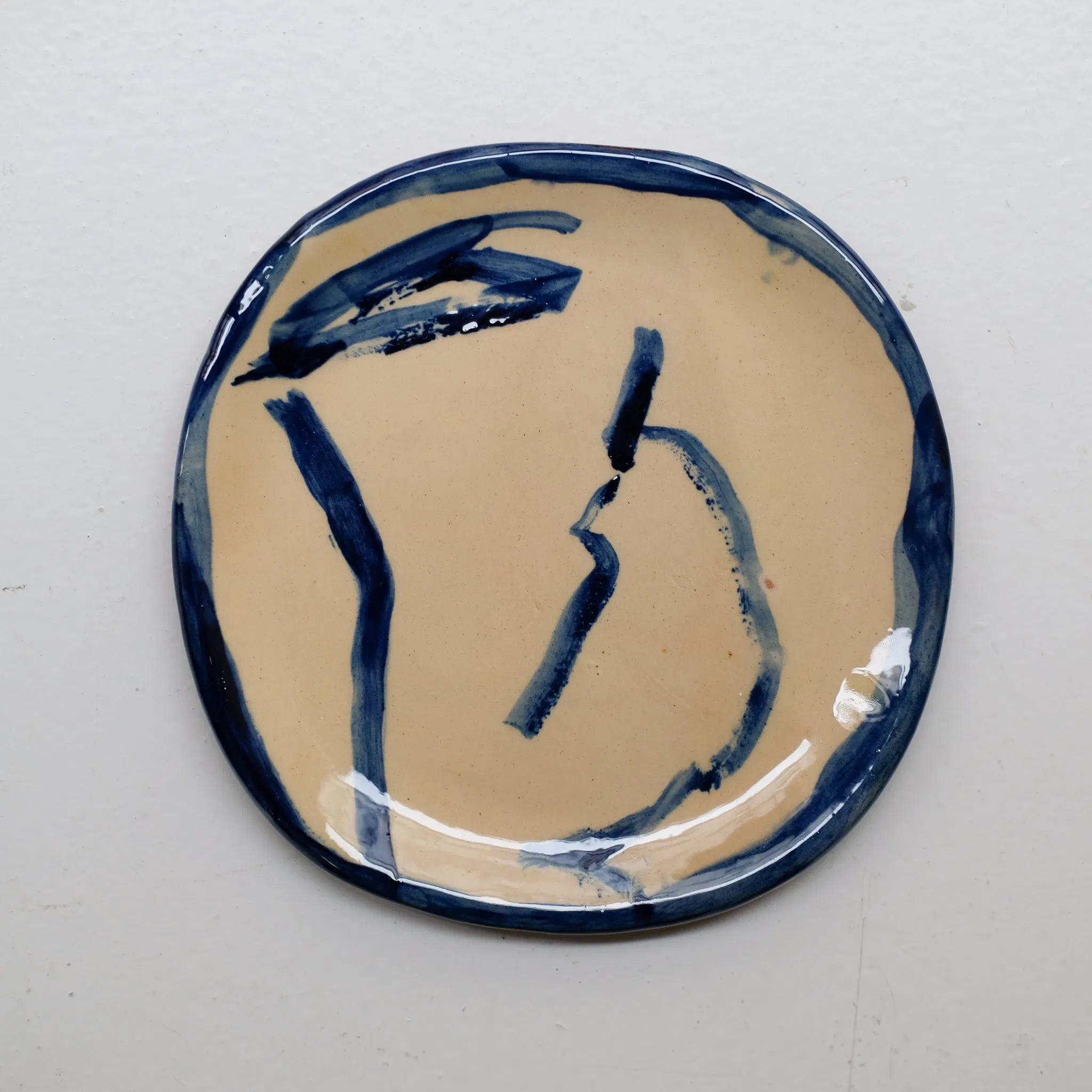 Assiette 38HB18 en faïence rouge D 19,5cm