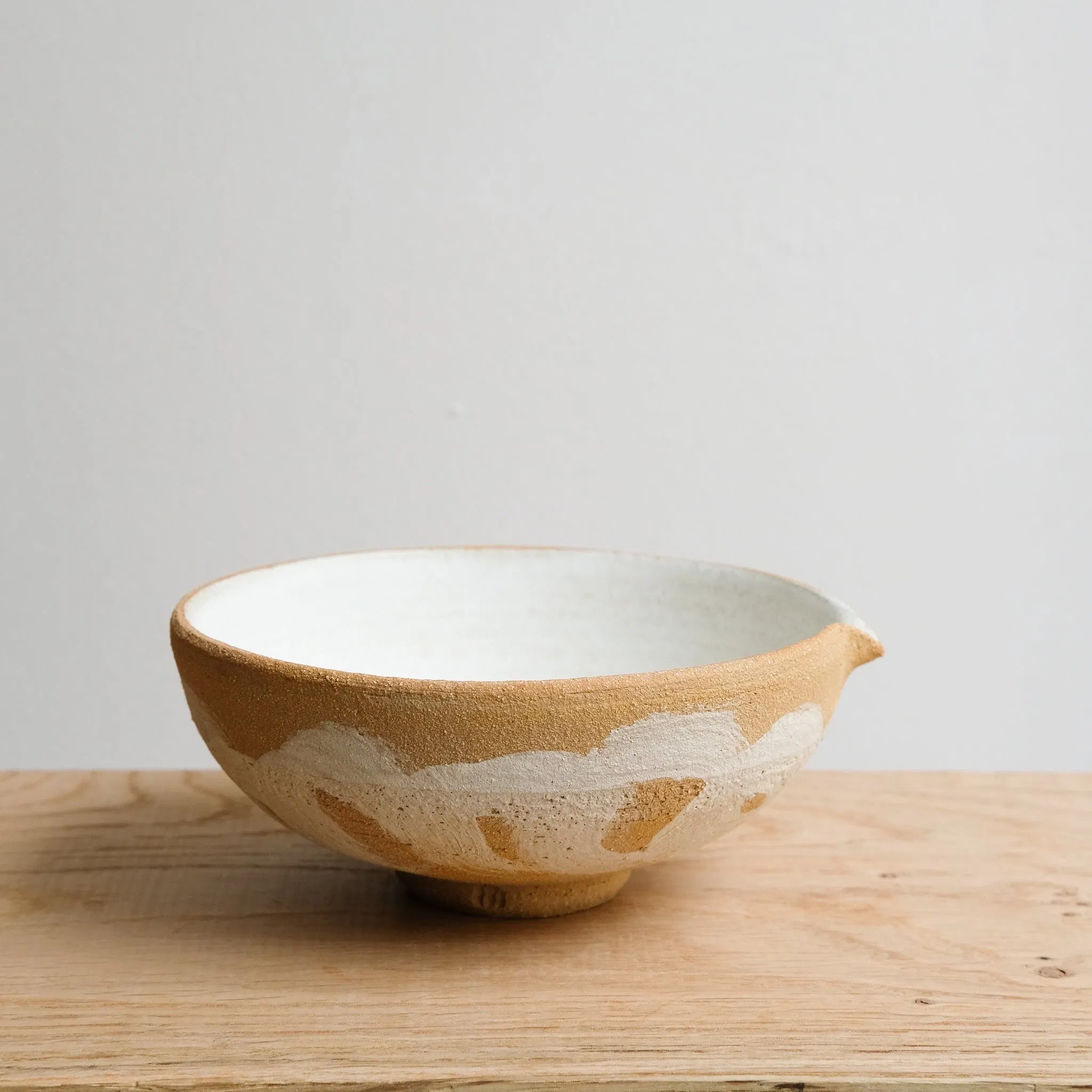 Bol verseur en grès D 14cm - blanc mat