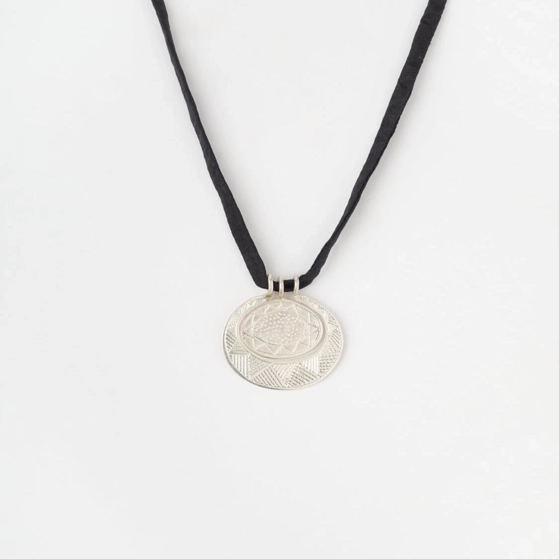 Collier la délicatesse