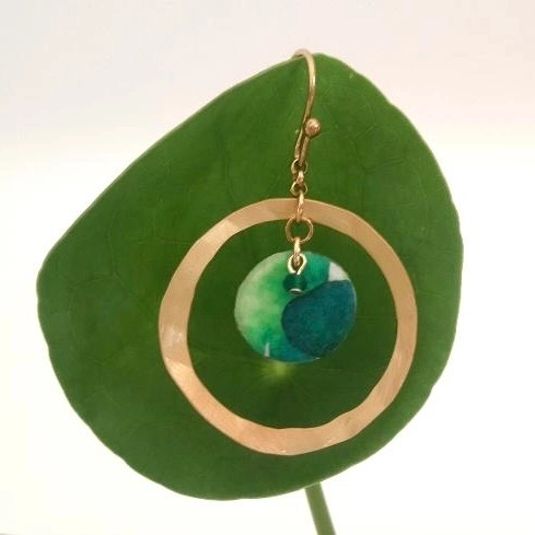 Boucles d'oreilles Cercle doré à l'or fin, pastille de papier coloré