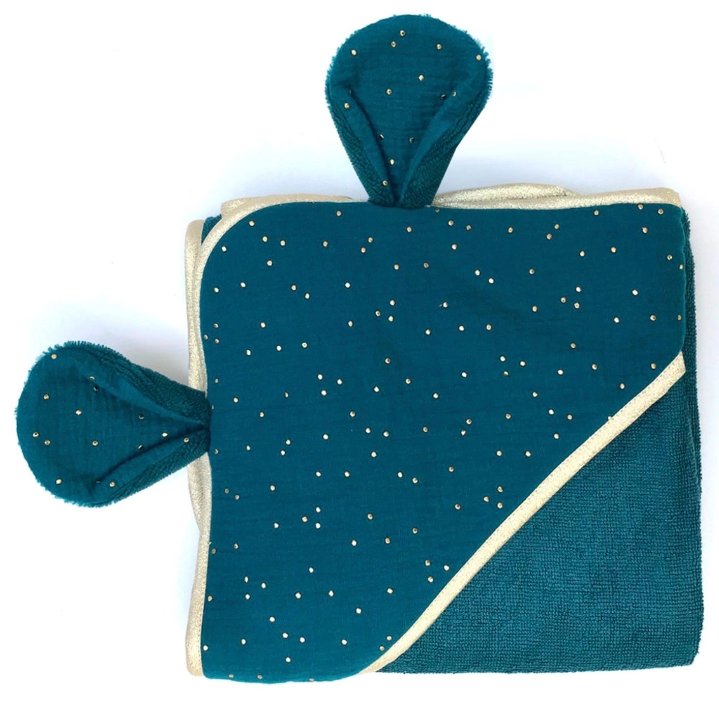 Une cape de bain avec ces petites oreilles d’ours pour donner un air malicieux à votre bébé