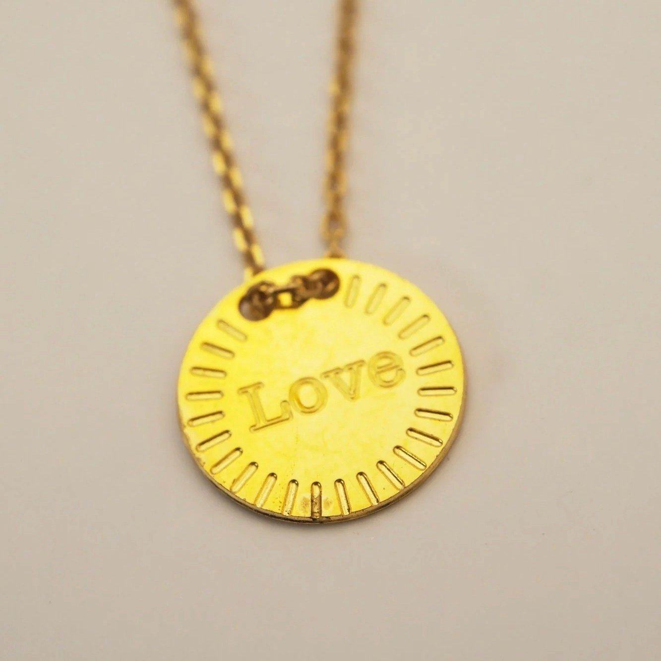 Collier Mini médaille Love