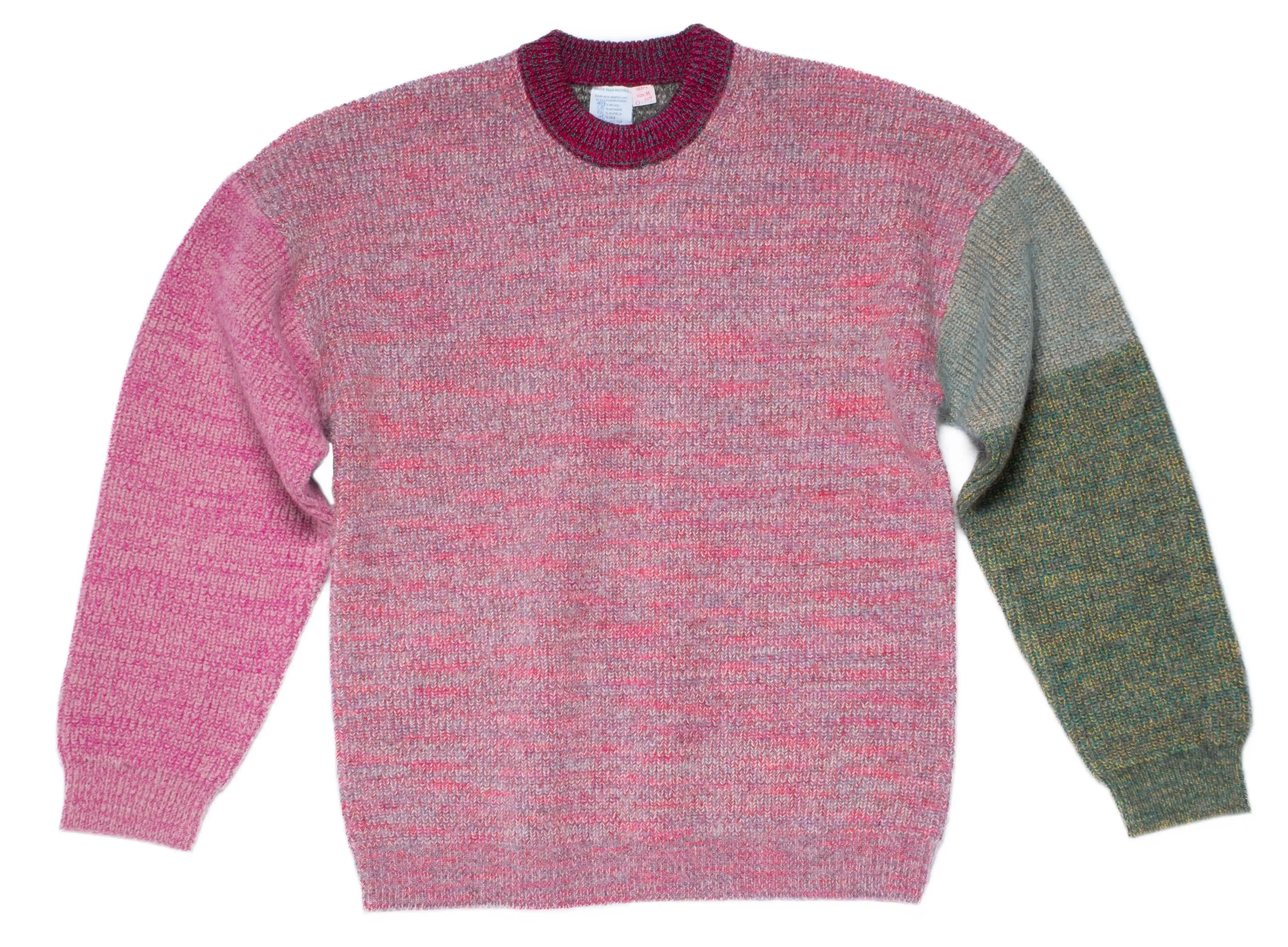 Pull tricoté taille M. ODD est notre pull ras-du-cou classique, parfaitement imparfait.
Sa coupe droite et décontractée est complétée par des épaules tombantes.
Le modèle est défini, mais les couleurs et le fil sont choisis par la roue de la fortune WYP.
Ainsi, chaque pièce est vraiment unique au monde !