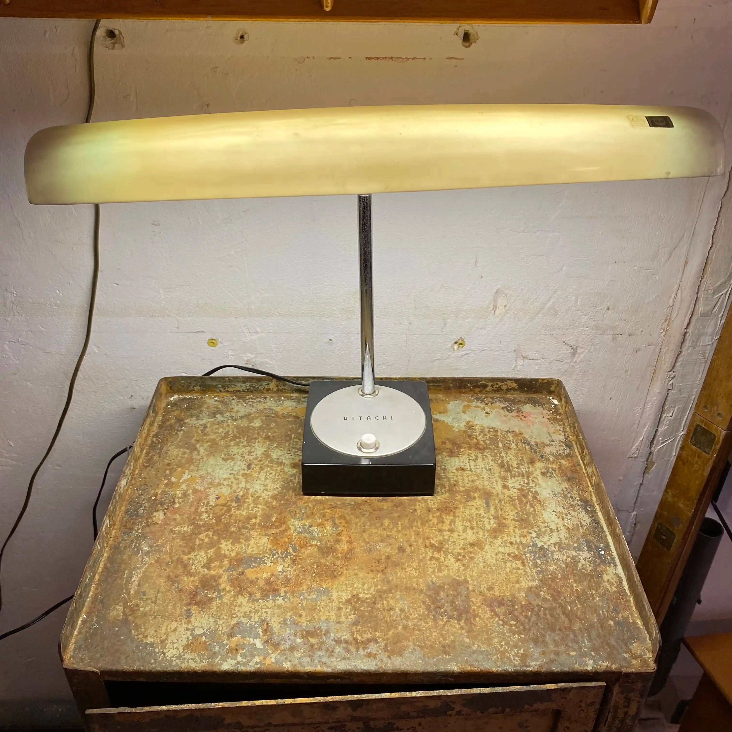Lampe Hitachi années 60