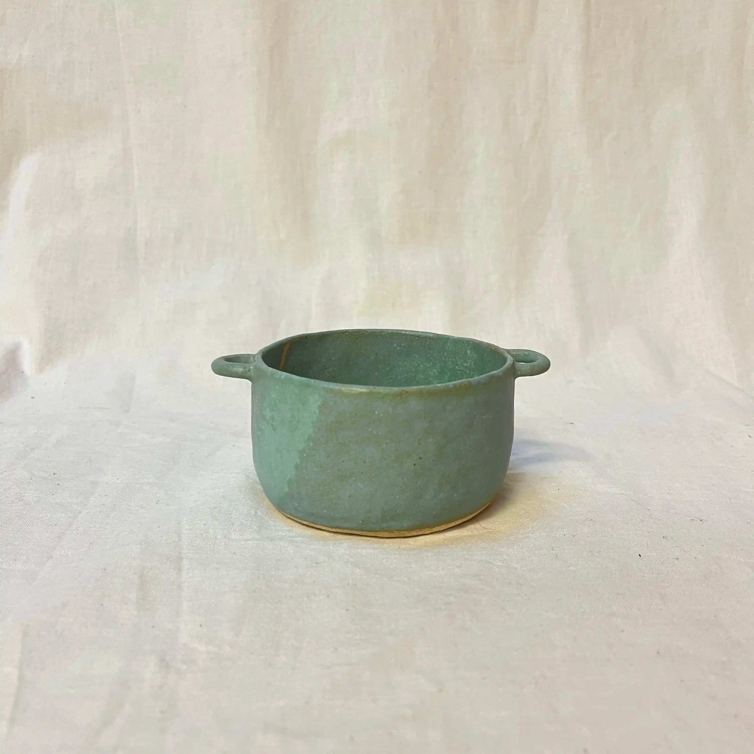 Petit bol pincé avec anses