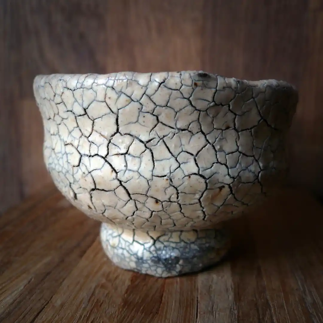 Tasse en grès rouge sablonneux récolté, émail cendre et feldspath