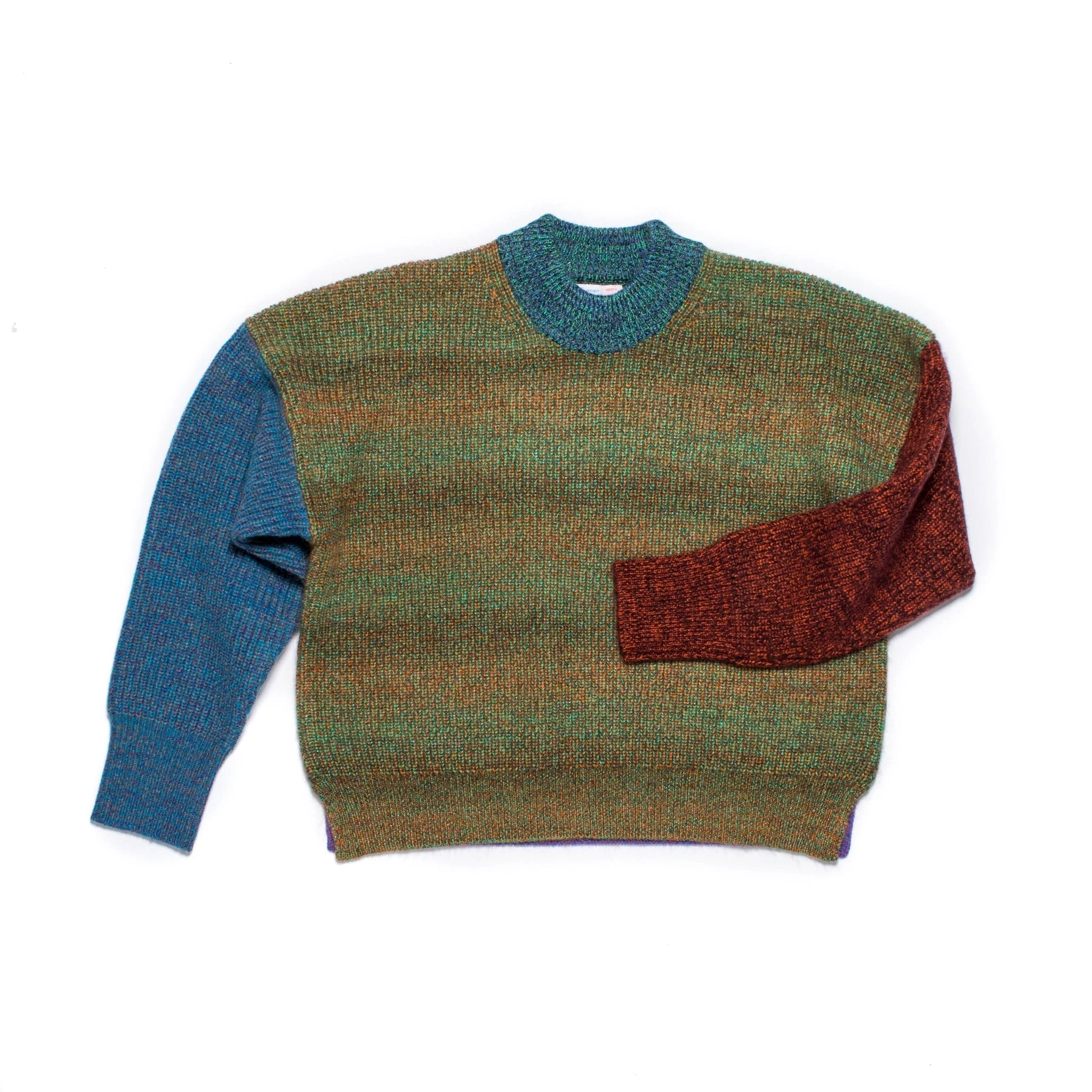 Pull tricoté taille S. LÆRKE est un pull court à col montant.
Sa coupe carrée et décontractée présente des épaules tombantes et des fentes de chaque côté.
Le modèle est défini, mais les couleurs et le fil sont choisis par la roue de la fortune WYP.
Ainsi, chaque pièce est vraiment unique au monde !