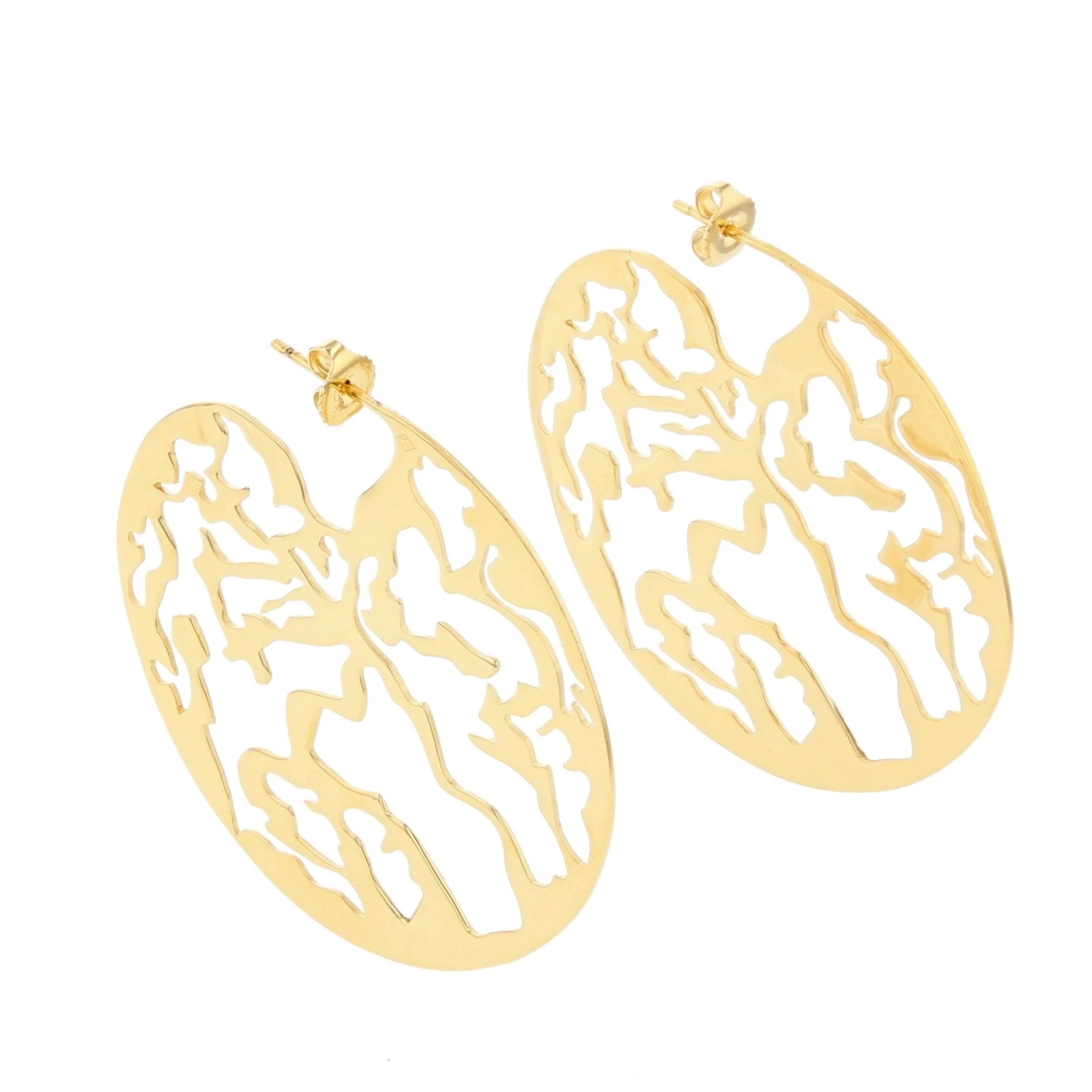 Les créoles Lior Taille XL : des boucles d’oreilles en vermeil (argent plaqué or), fragments d’art légers. Elles dessinent un jeu d’ombre et de lumière, invitant au mouvement.