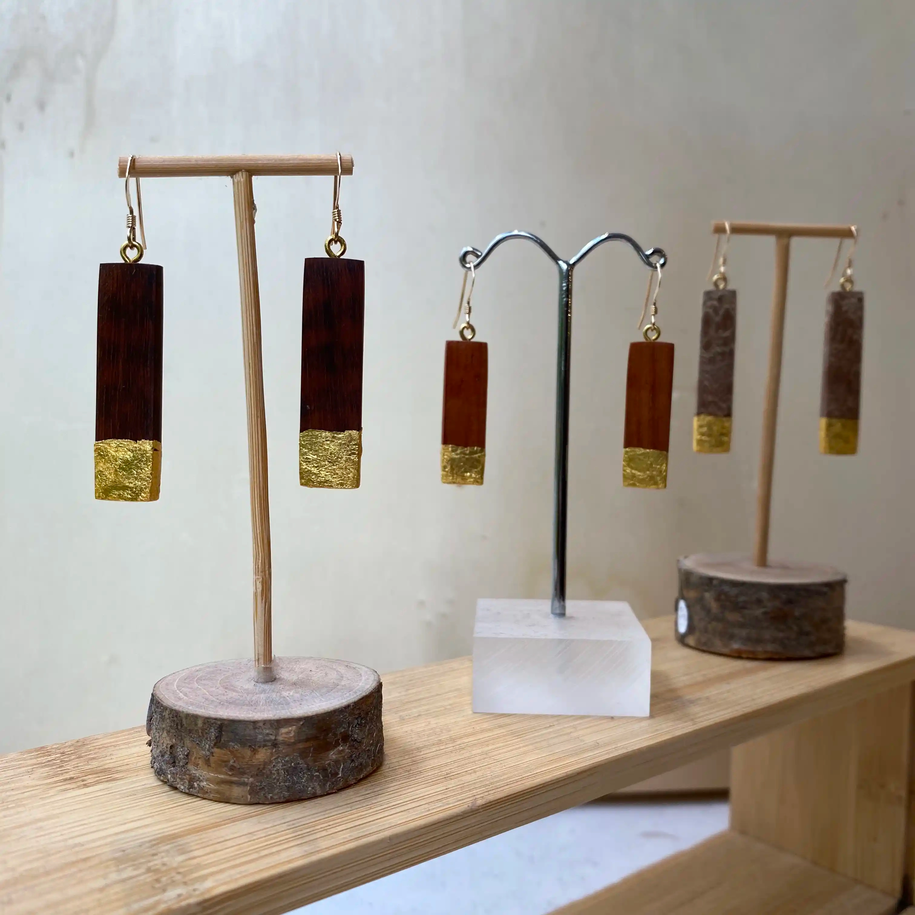 Boucles d'oreilles montées sur gold filled 14k passées à la feuille d’or 24k