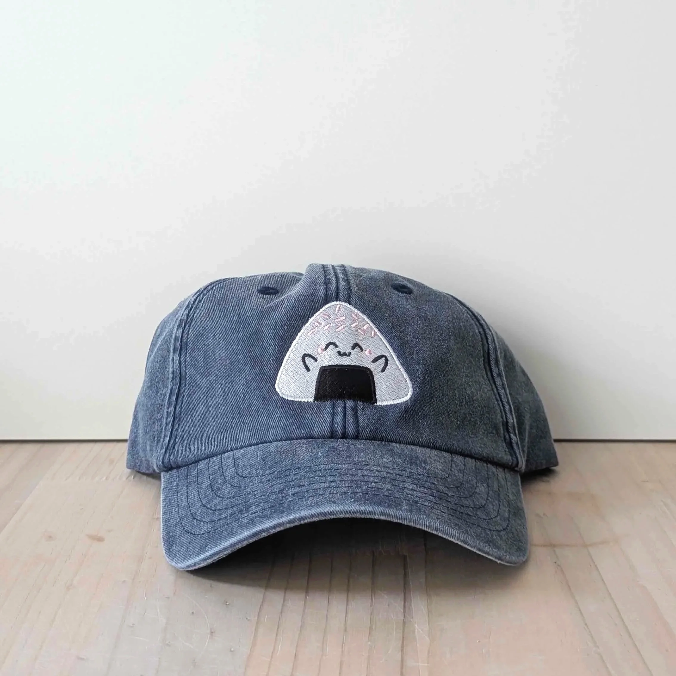 Casquette brodée Onigiri bleu jean foncé