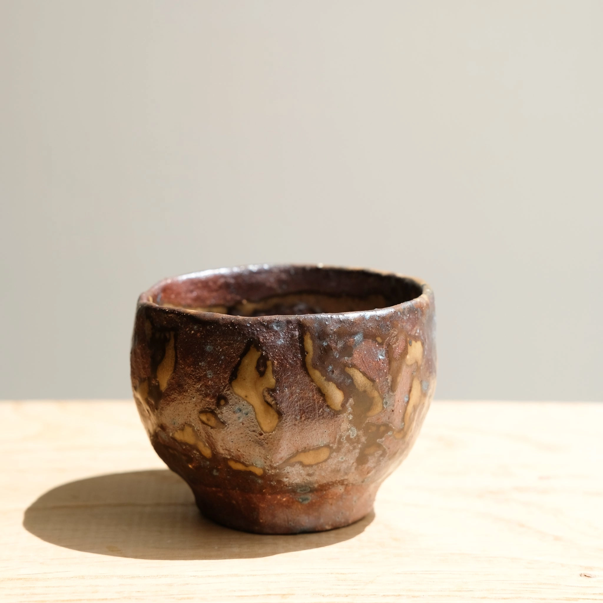 Tasse en grès recolté 110ml cuisson feu - Ocre foncé brun
