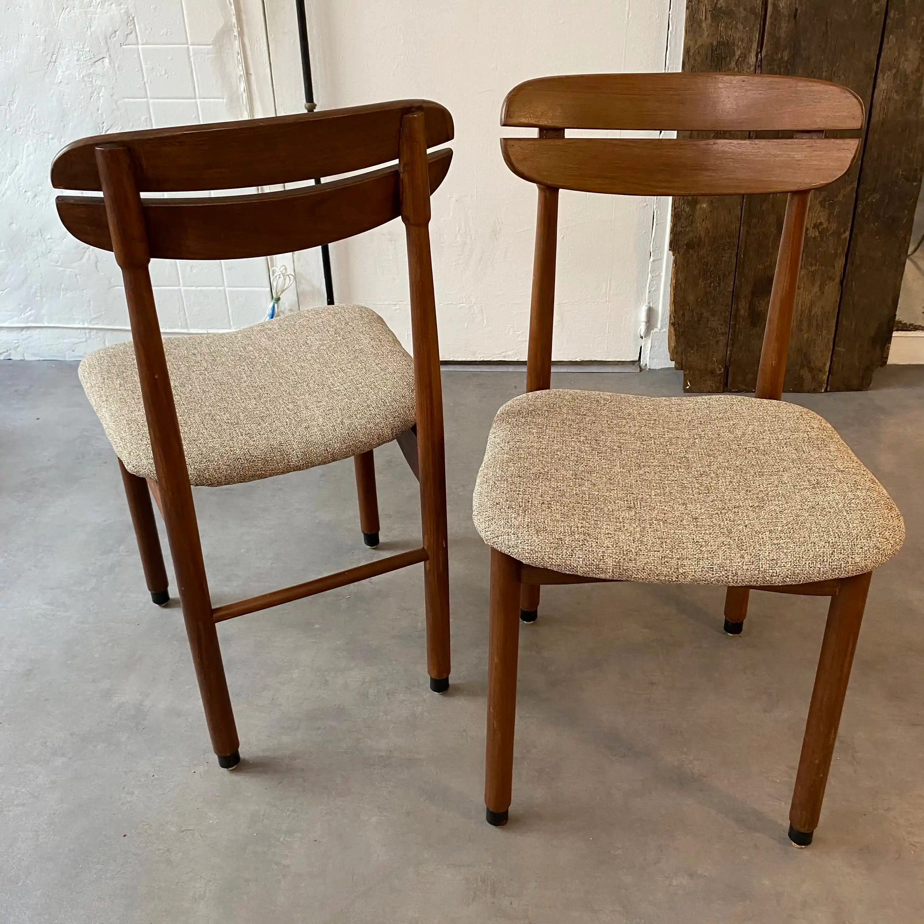 Chaises suédoises années 60