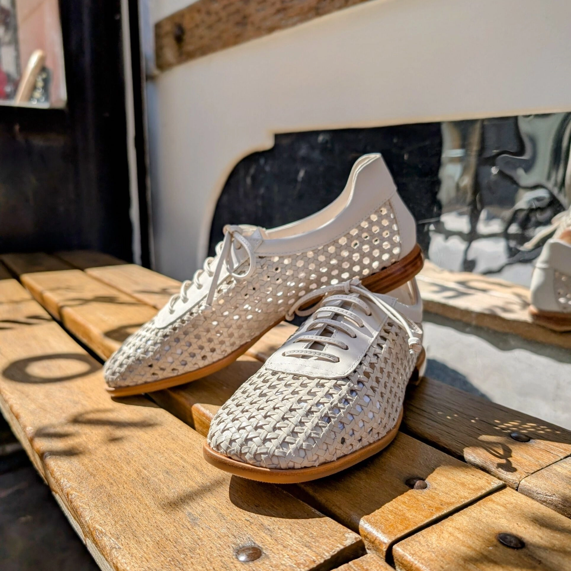 Couleur : crème
Hauteur du talon : 1cm
Semelle : lisse
Fermeture : lacets