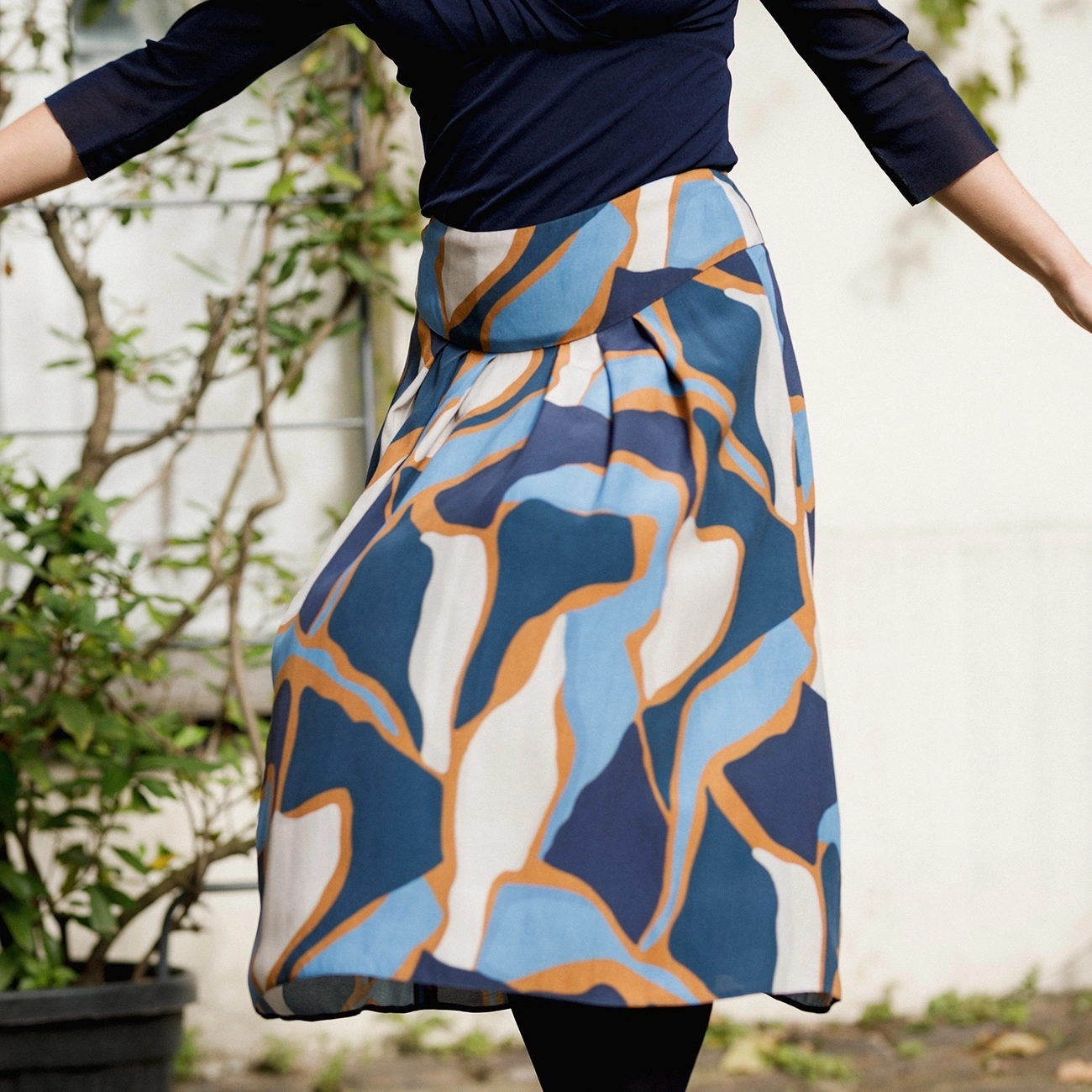 Jupe avec une ceinture large en une viscose très fluide