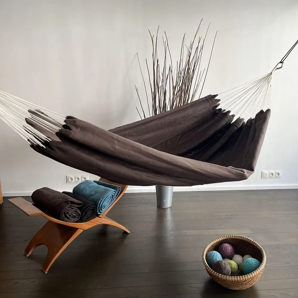 Hamac d’intérieur en lin marron : le Carpe Diem