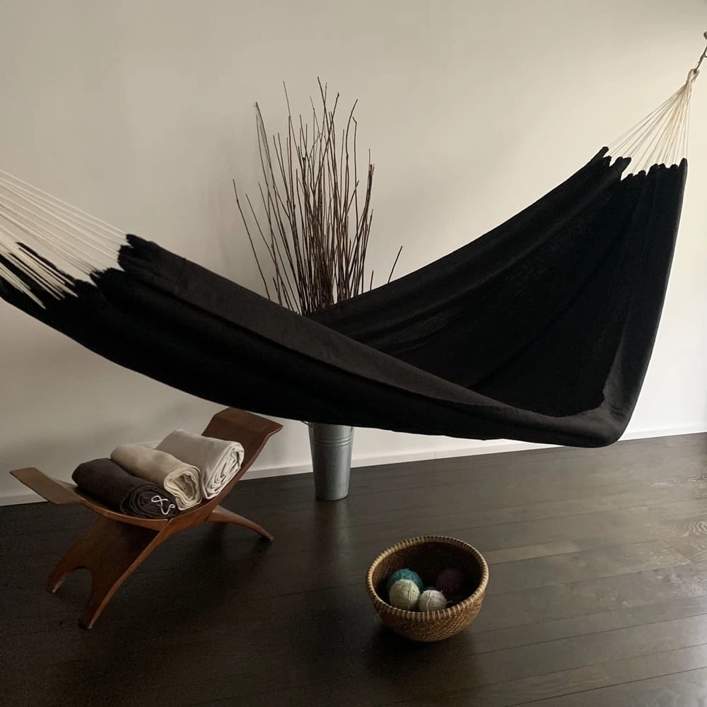 Hamac d’intérieur en lin noir : le Ténébreux
