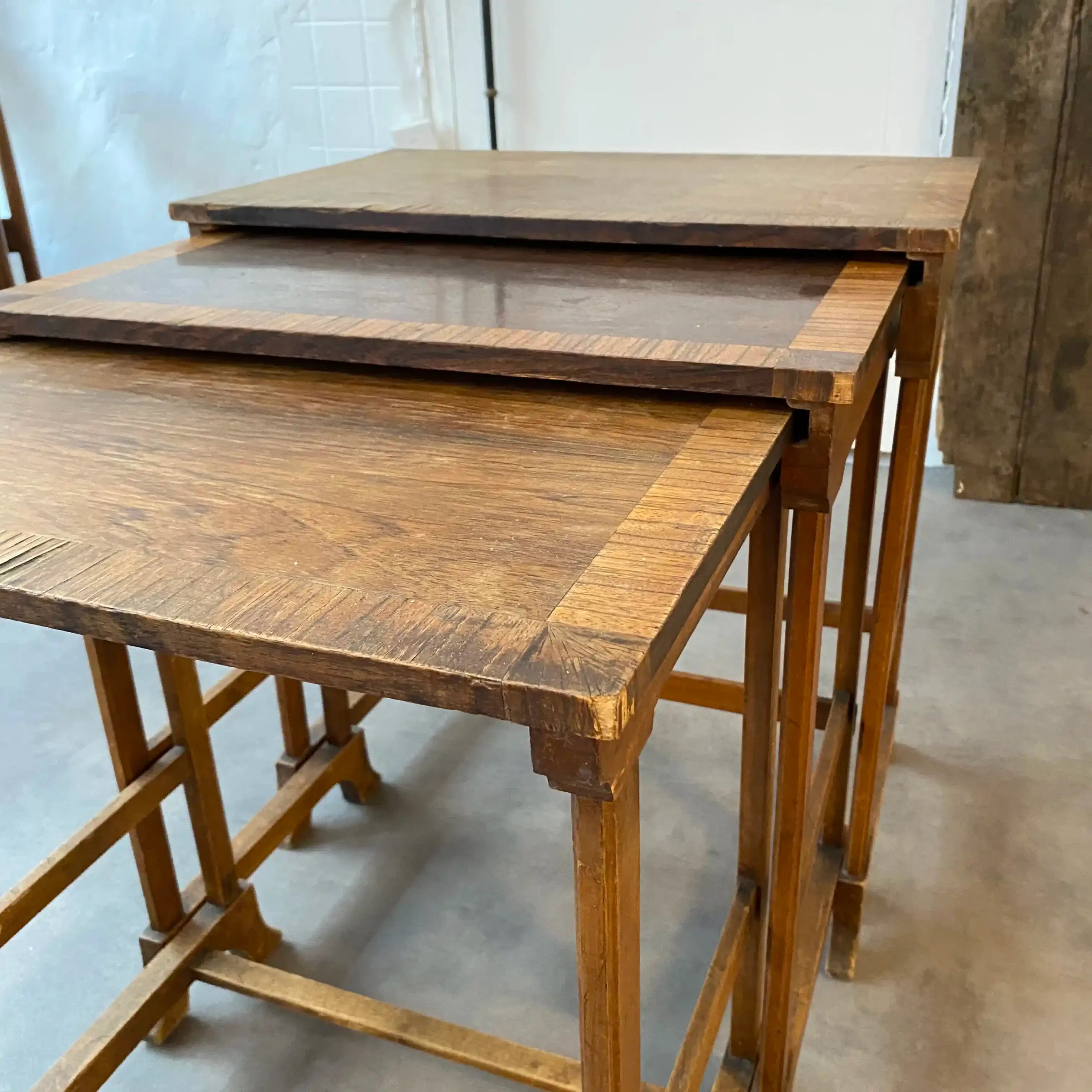 Table gigogne fin XIXe début XXe siècle