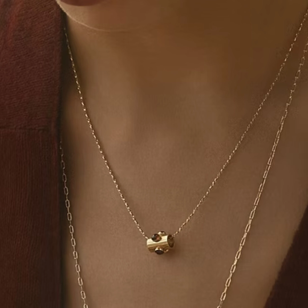 AURA BIJOUX - Collier talisman Grenat