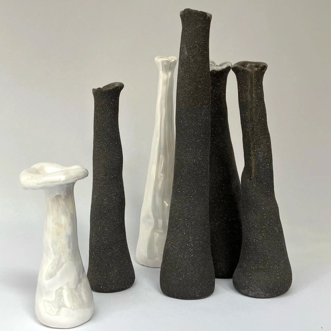 Petits vases — porcelaine ou grès, entièrement faits main