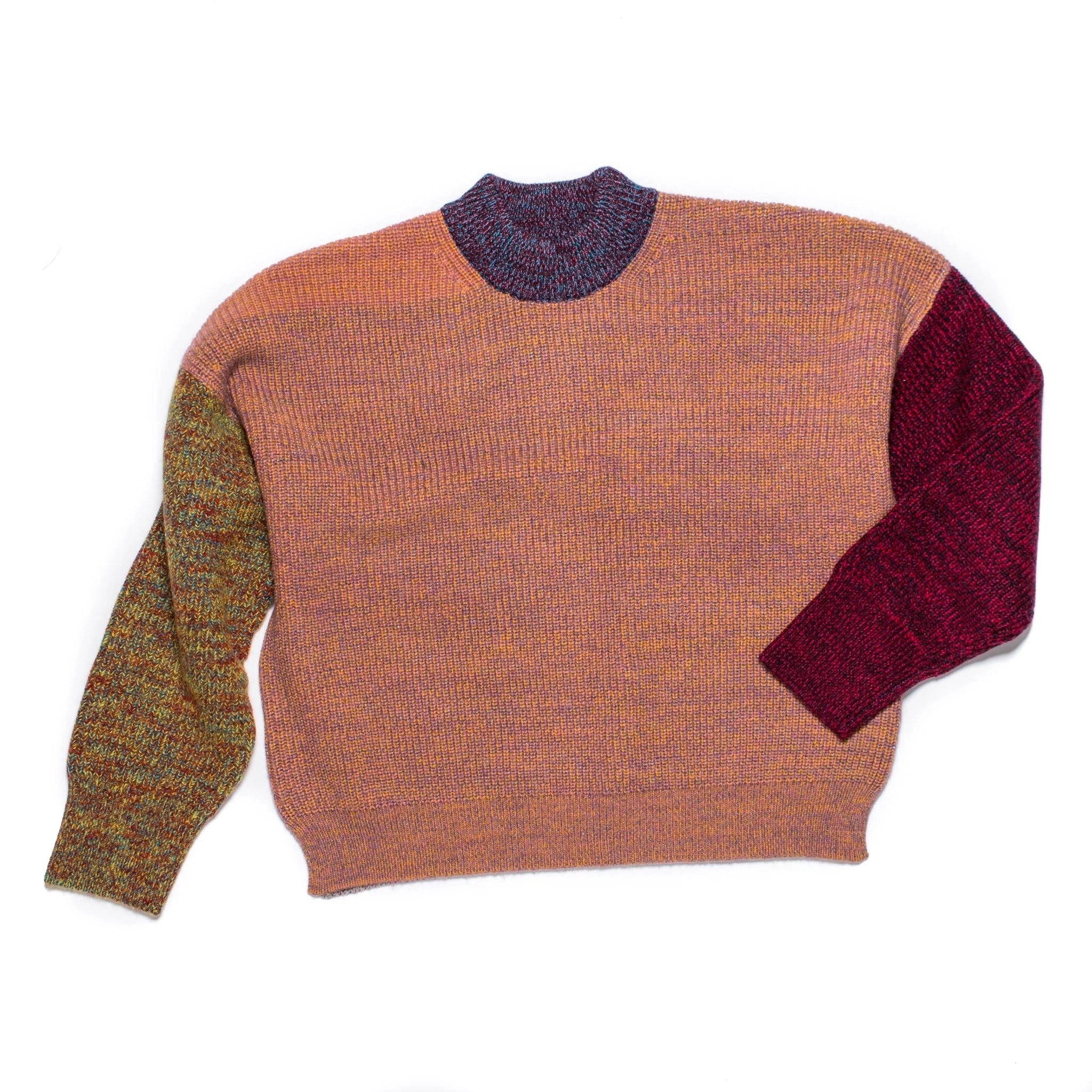 Pull tricoté taille L. LÆRKE est un pull court à col montant.
Sa coupe carrée et décontractée présente des épaules tombantes et des fentes de chaque côté.
Le modèle est défini, mais les couleurs et le fil sont choisis par la roue de la fortune WYP.
Ainsi, chaque pièce est vraiment unique au monde !