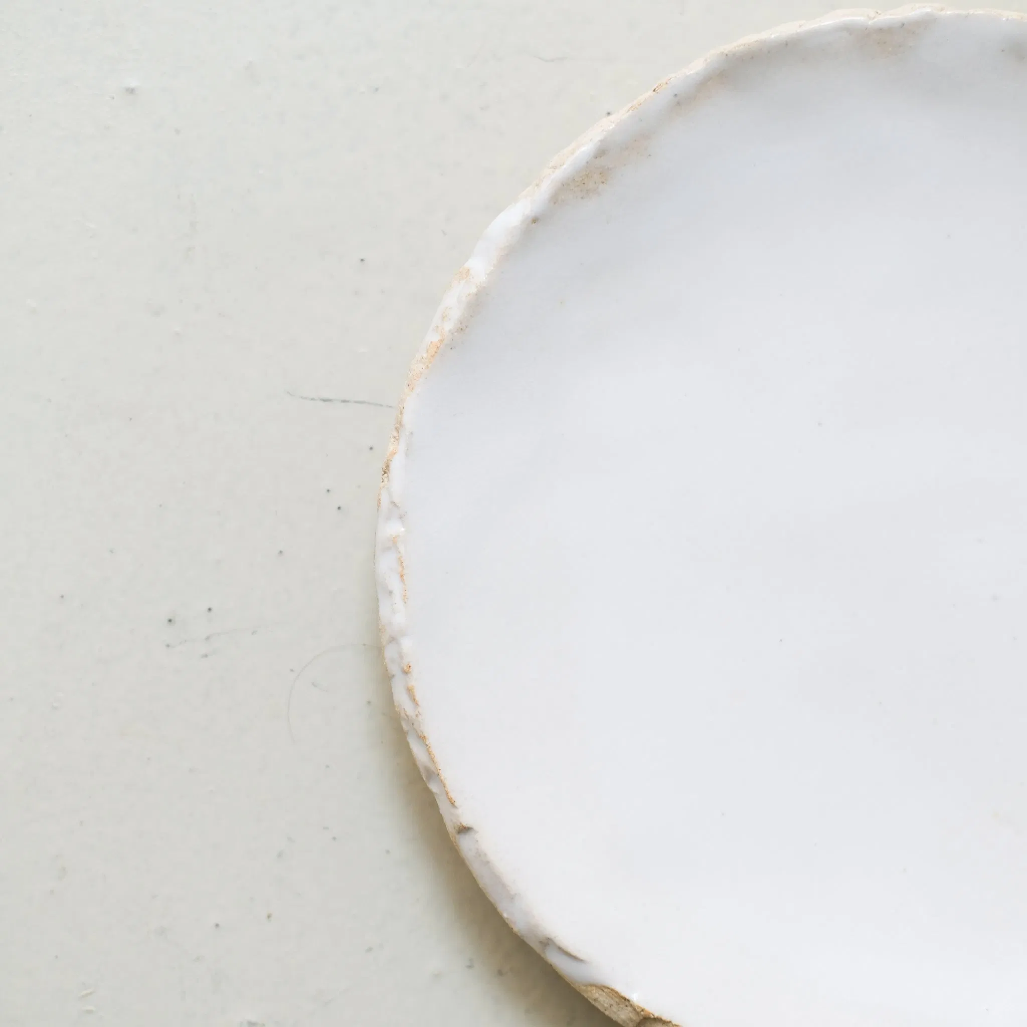 Assiette en grès D 19cm - blanc satiné