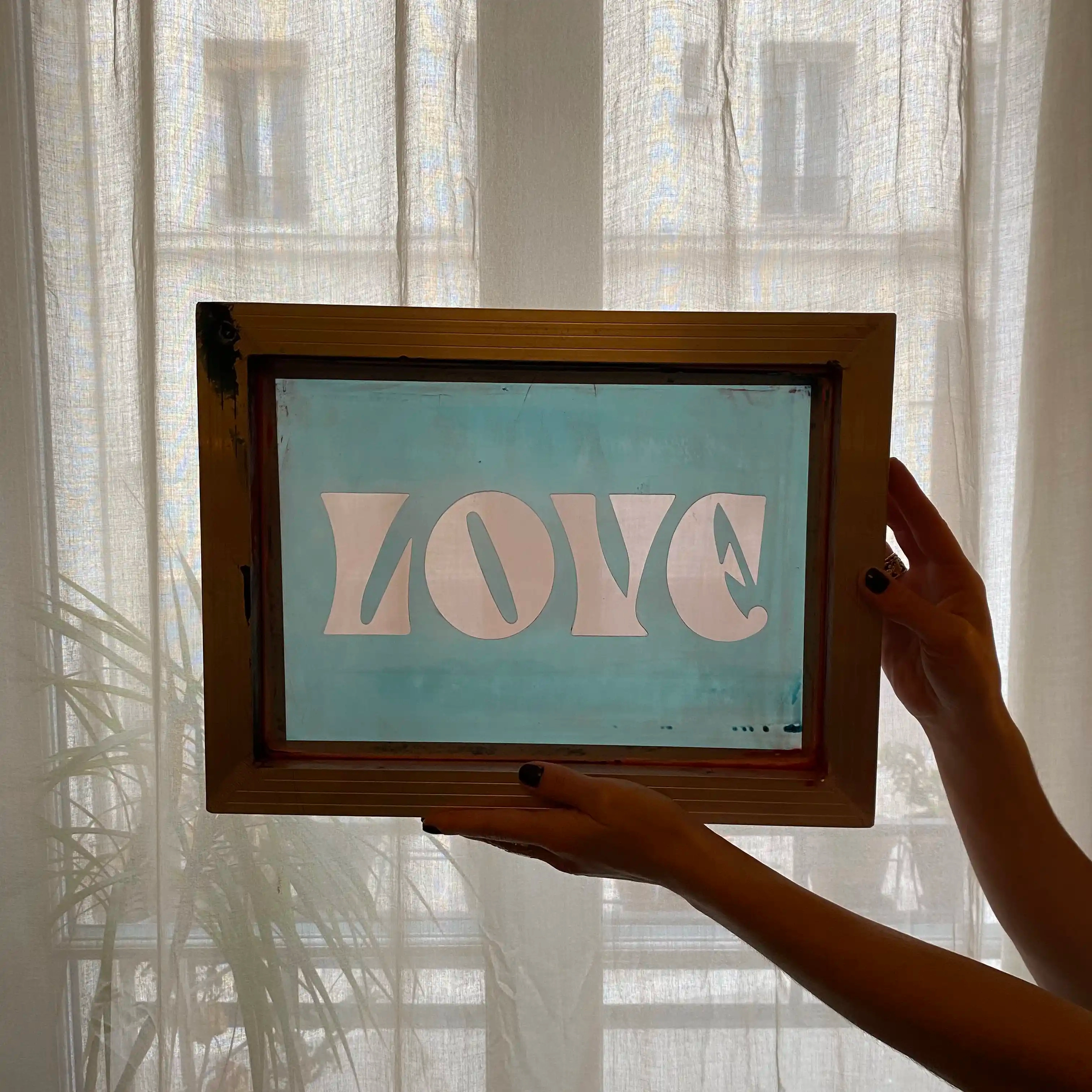 "LOVE" - Impression sérigraphique sur tous les tissus (tote bag, t-shirt, affiche, etc.)