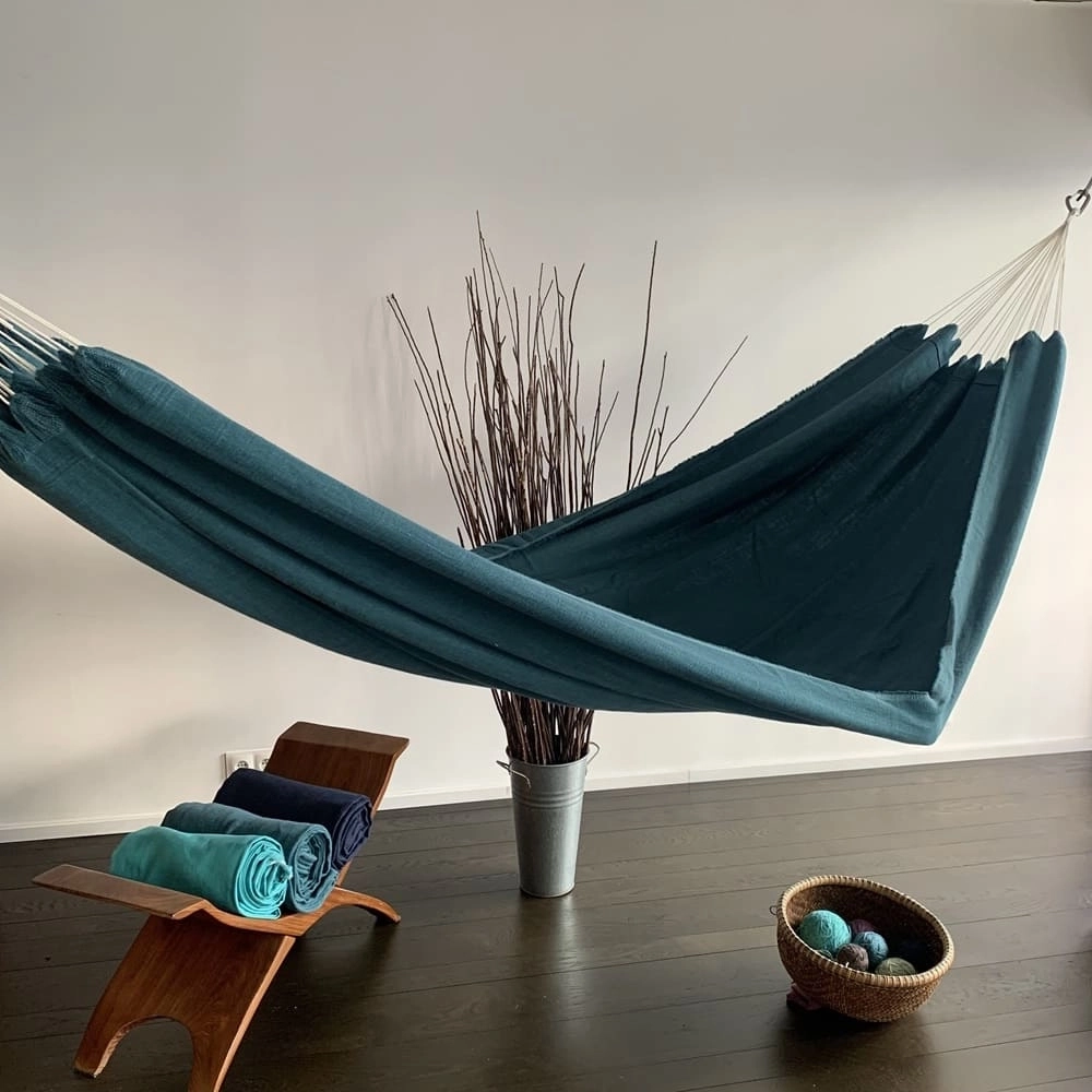 Hamac d’intérieur en lin bleu paon : le Sauvage