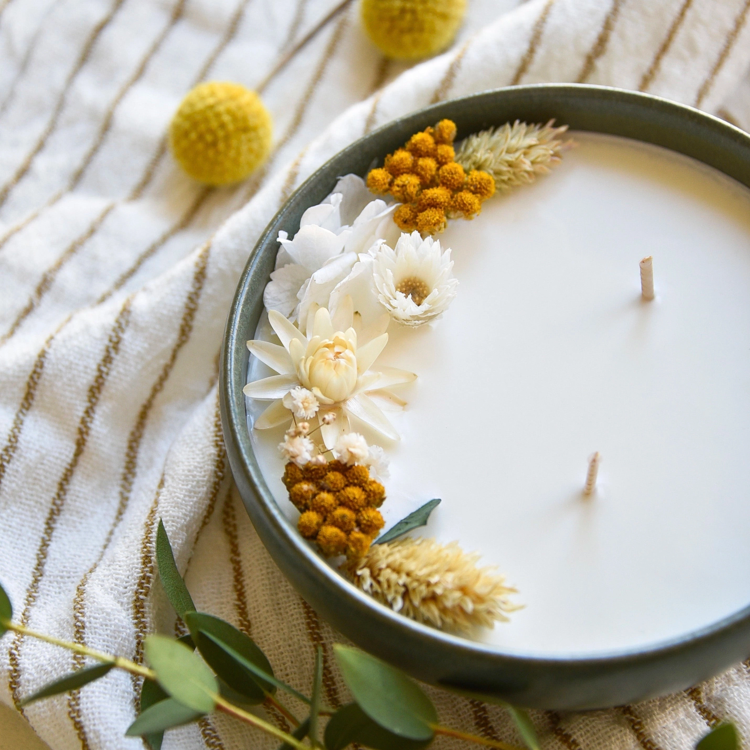 Bougie fleurie Manon - Fleur de tiaré