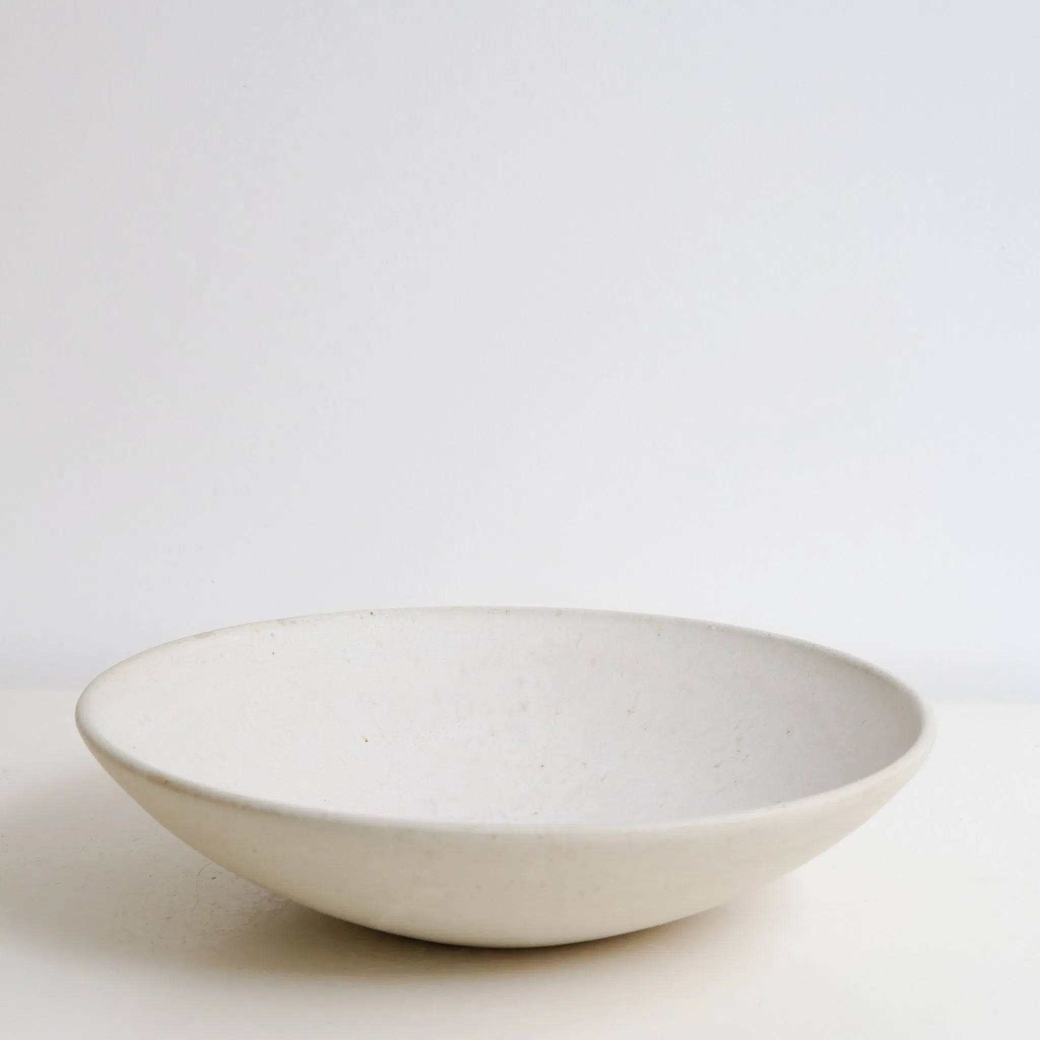 Assiette creuse en grès blanc D 21,5cm- blanc beige