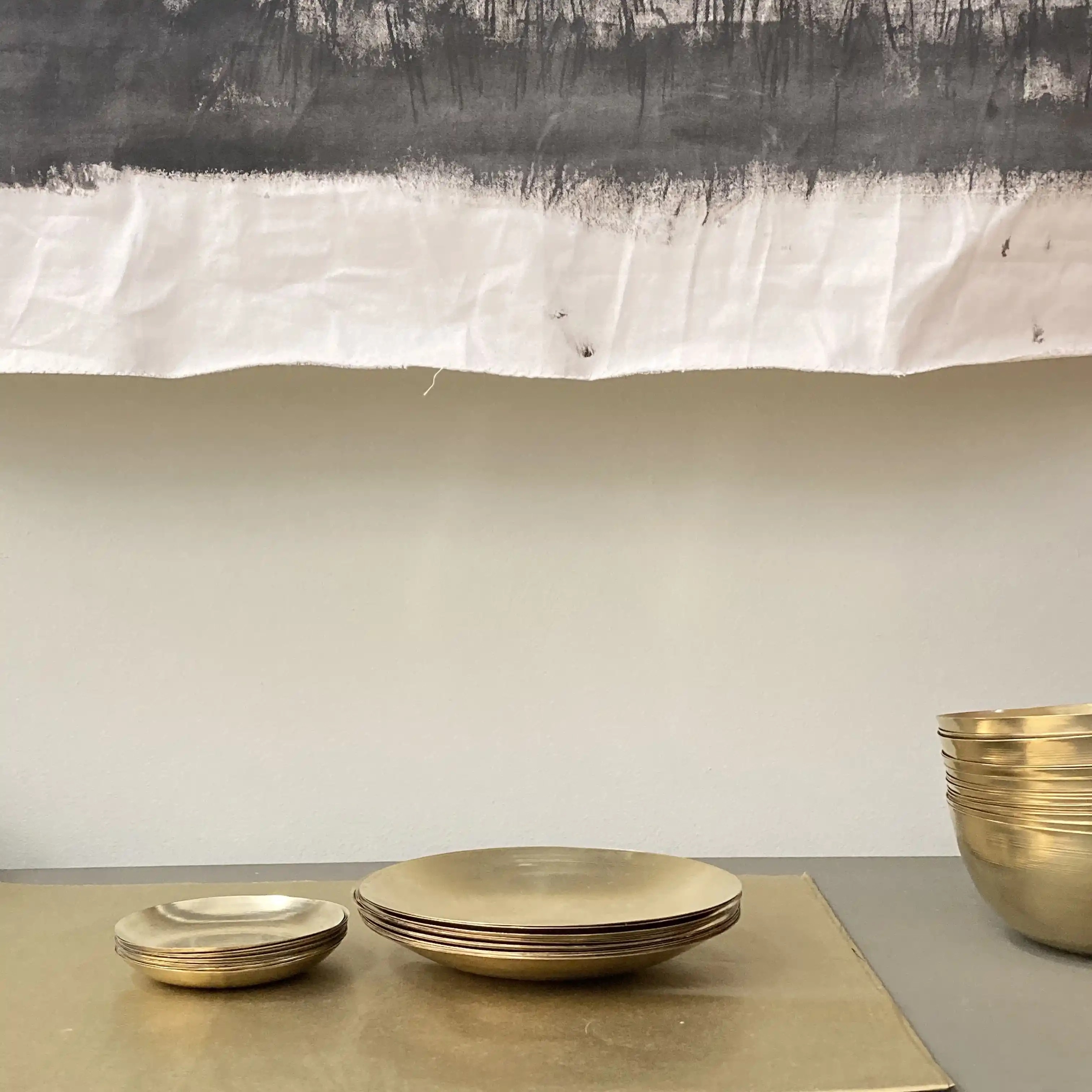 Matière : Laiton
Dimensions :
Petit modèle: Diamètre 11,5cm
Grand modèle : Diamètre 18,5cm