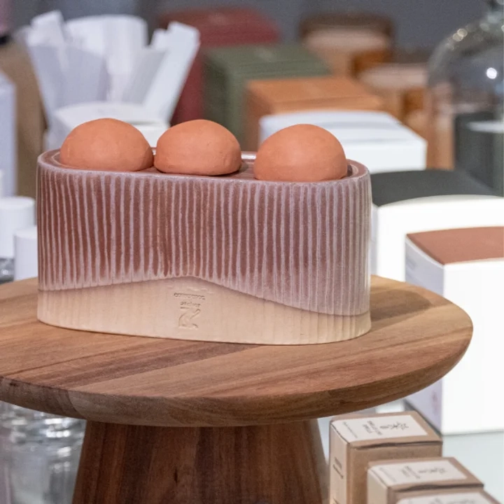 Un objet déco qui sent bon et parfume votre intérieur, laissez-la imprégner la terre cuite et voilà !