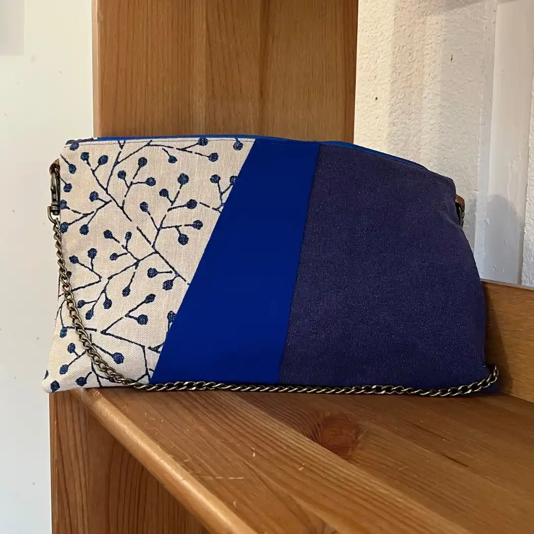 Pochette en tissu japonais avec des motifs végétaux