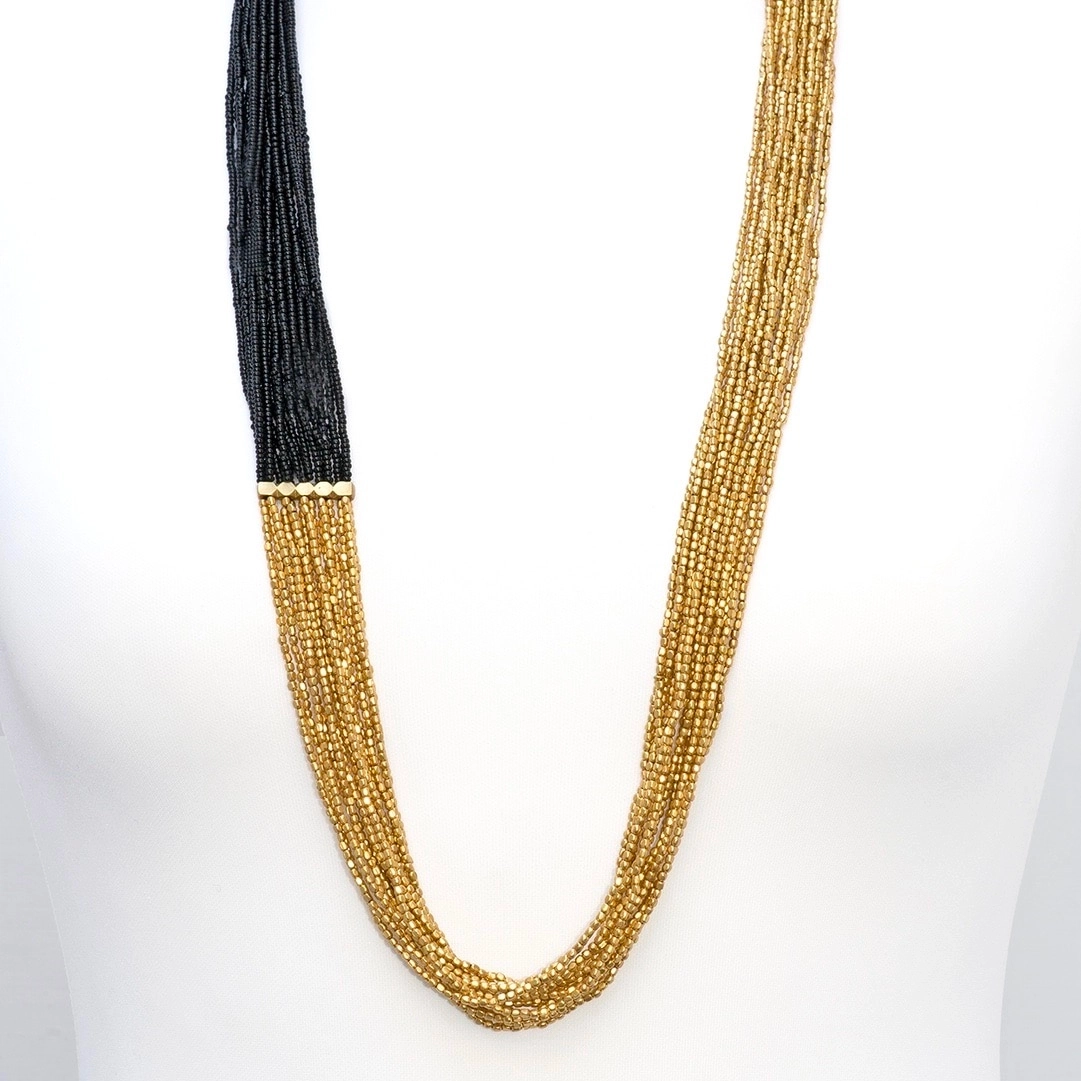 Si vous recherchez un collier pour une tenue de soirée, ce sautoir Fleuve noir de la jolie marque Nataraj, vous comblera à tous les coups.