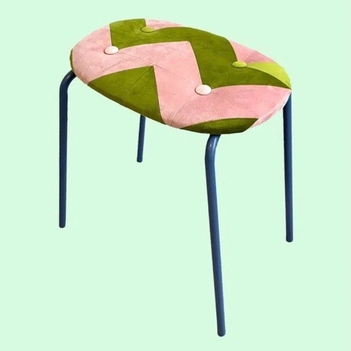 Tabouret en métal et patchwork de velours