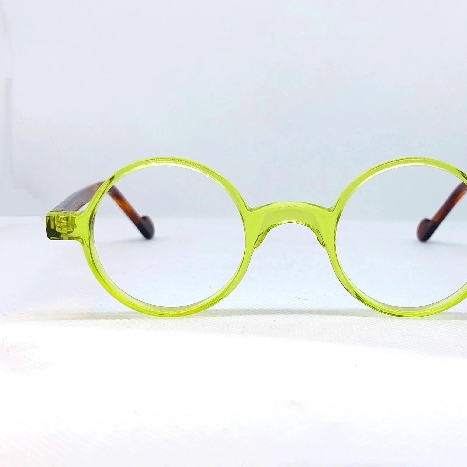 Monture optique et solaire mixte.
Parce qu’il n’y a pas de Hardy sans Laurel. Ces formes intemporelles nous rappellent ce duo iconique qui a débuté dans les années 1930.
Collection artisanale. Fabrication française à la main.