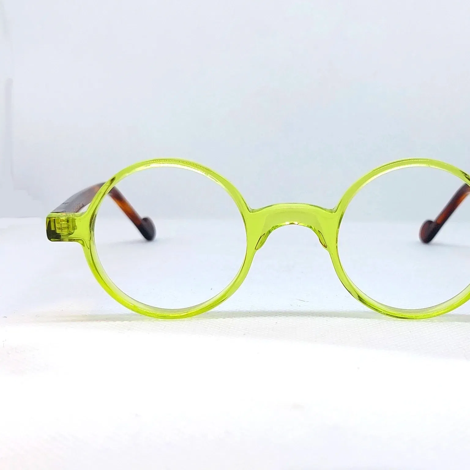 Monture optique et solaire mixte.
Parce qu’il n’y a pas de Hardy sans Laurel. Ces formes intemporelles nous rappellent ce duo iconique qui a débuté dans les années 1930.
Collection artisanale. Fabrication française à la main.