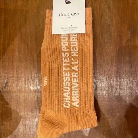 Chaussettes orange pour arriver à l'heure