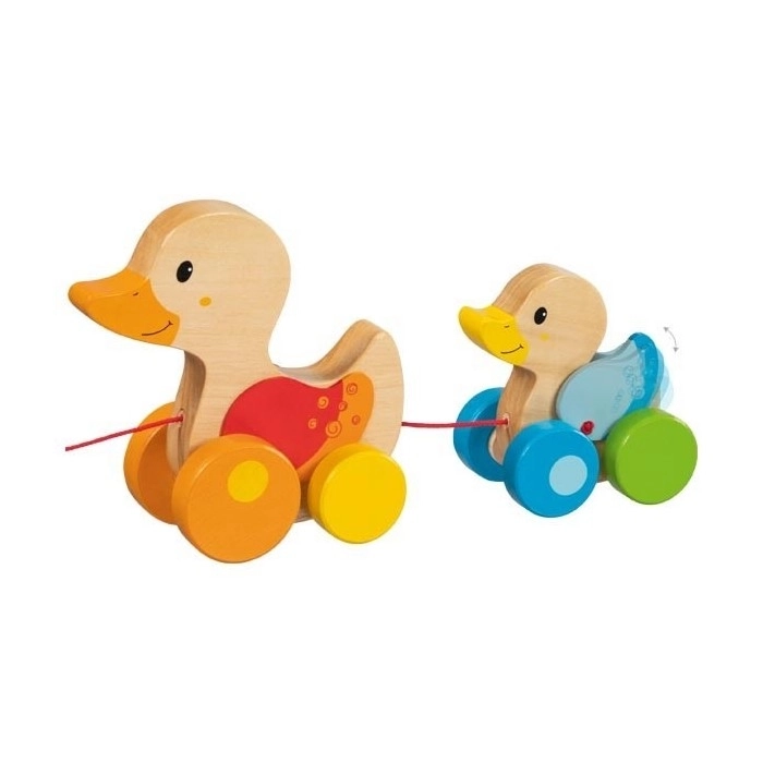 Avec ces adorables compagnons à ses côtés, apprendre à marcher est deux fois plus amusant. La joyeuse famille canard vous suit partout, favorise le développement de la motricité et la coordination des mouvements.
Dès 12 mois environ.